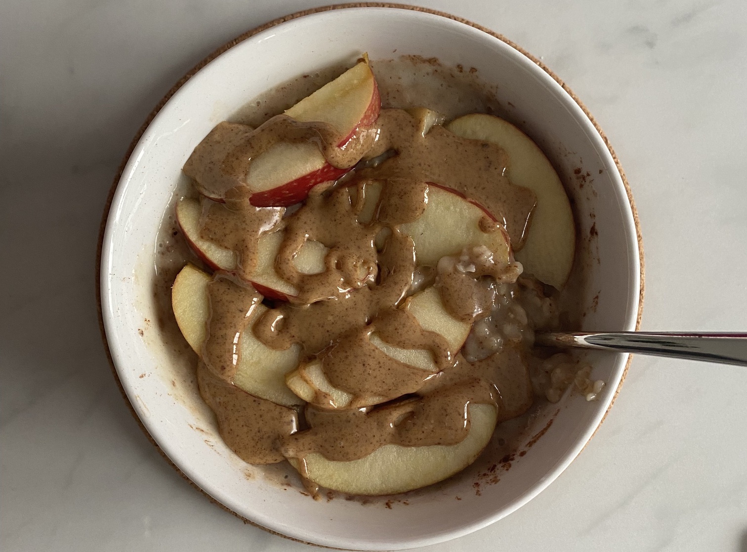 Apple and cinnamon porridge