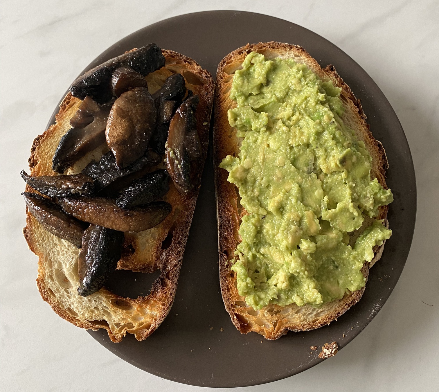 Mashed avocado on toast