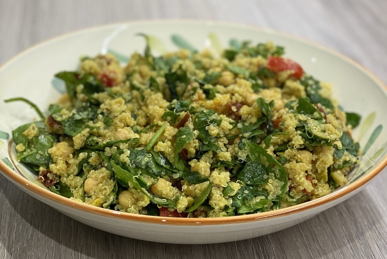 Quinoa, spinach and sun-dried tomato salad