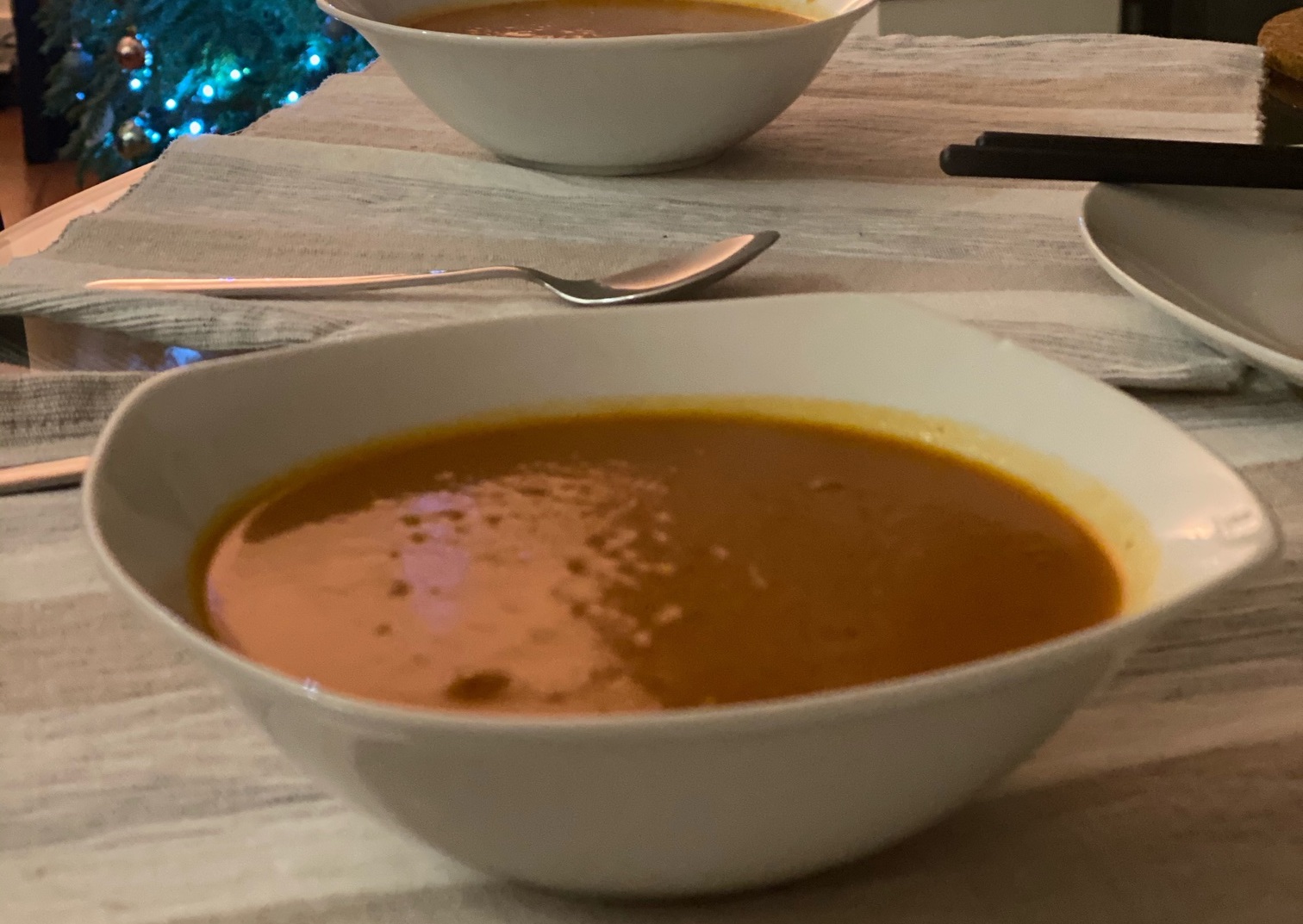 Spicy roasted parsnip soup