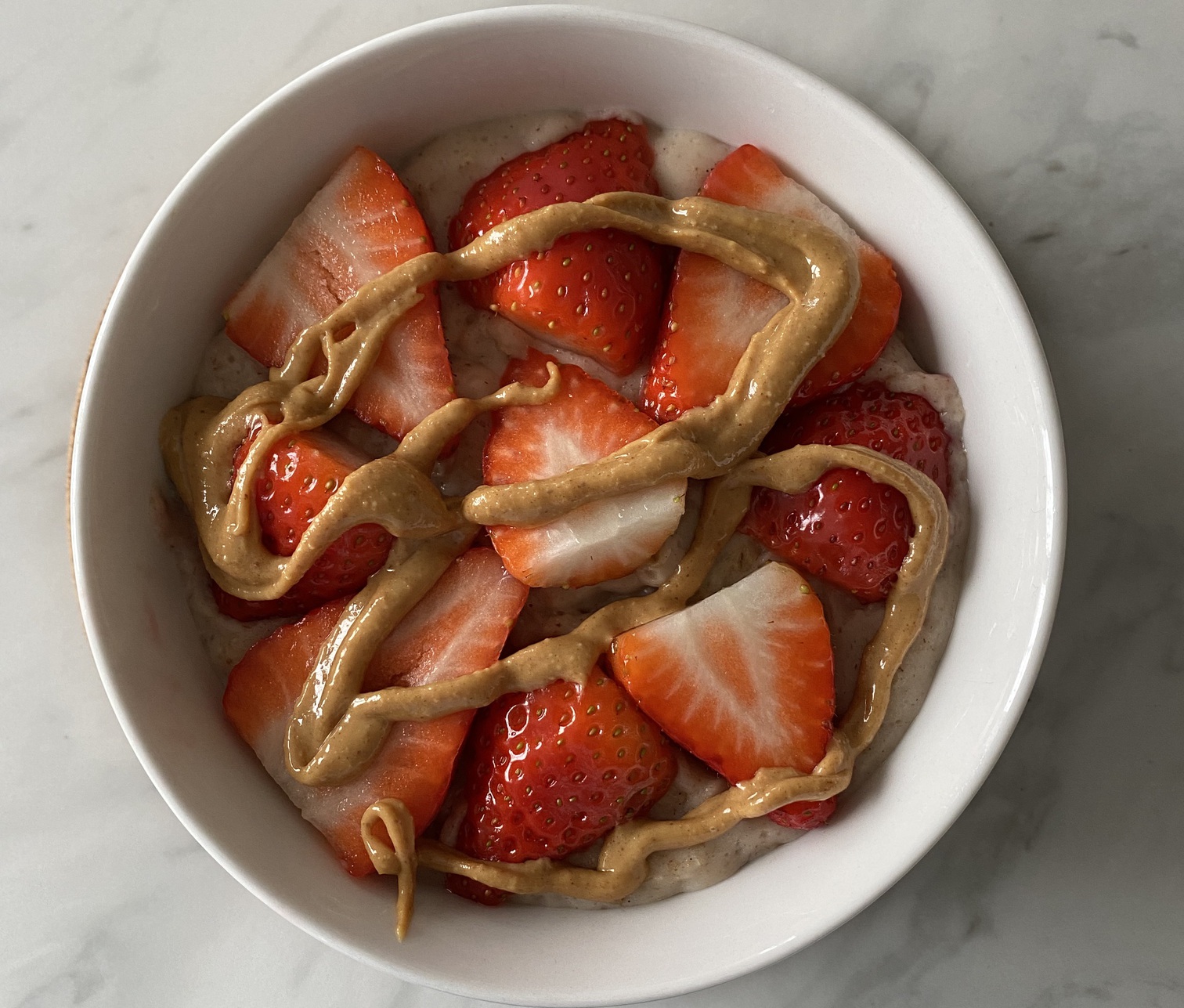 Strawberry and cinnamon porridge