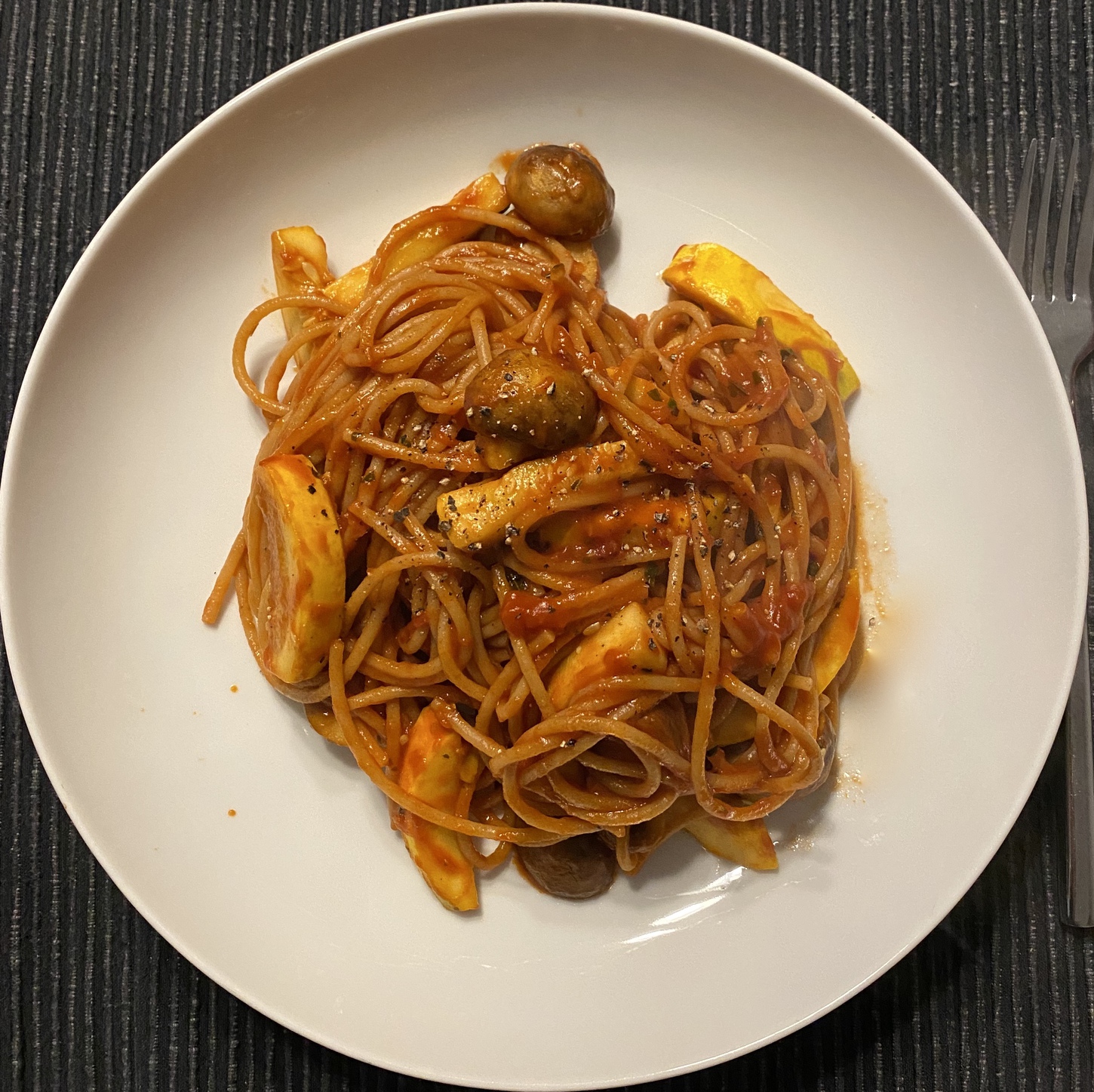 Tomato, mushroom and courgette pasta