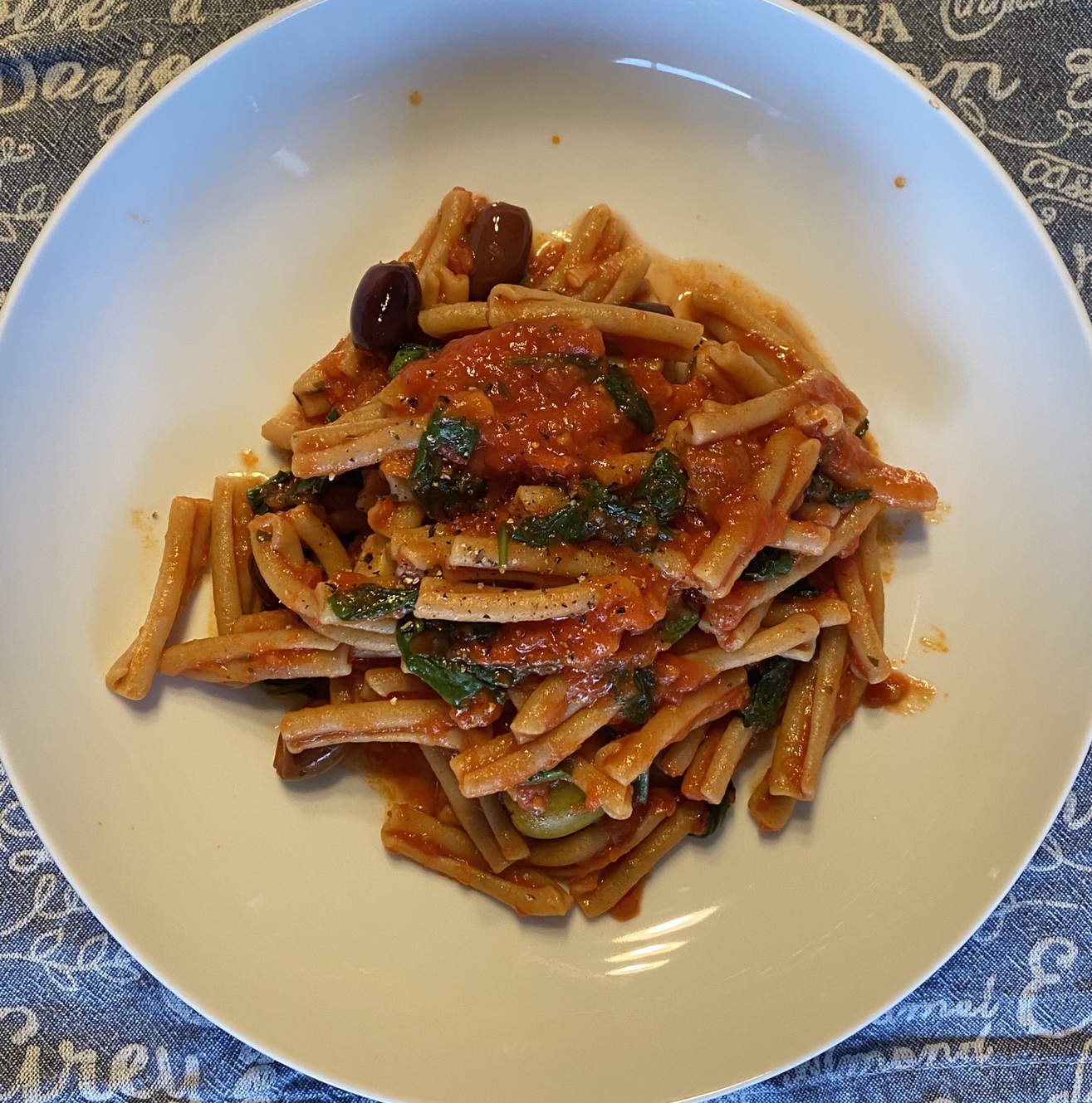 Tomato, olive and spinach pasta