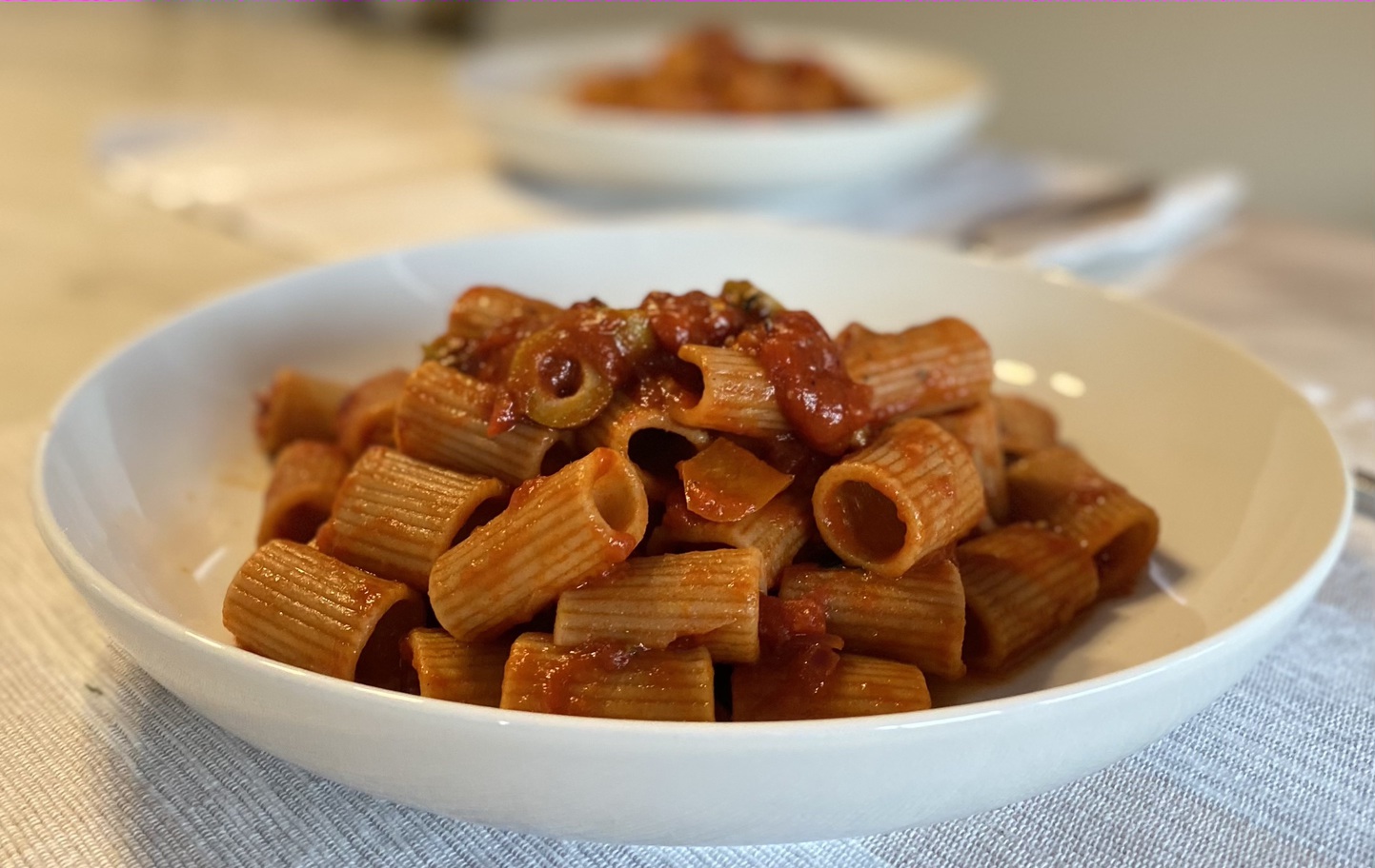 Tomato, pepper and olive pasta